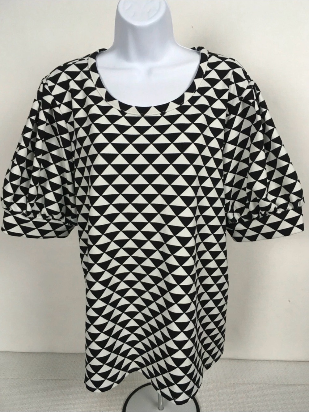 NWT Worthington Womens Top SBlack White Triangle Pattern Short Sleeves sz2X